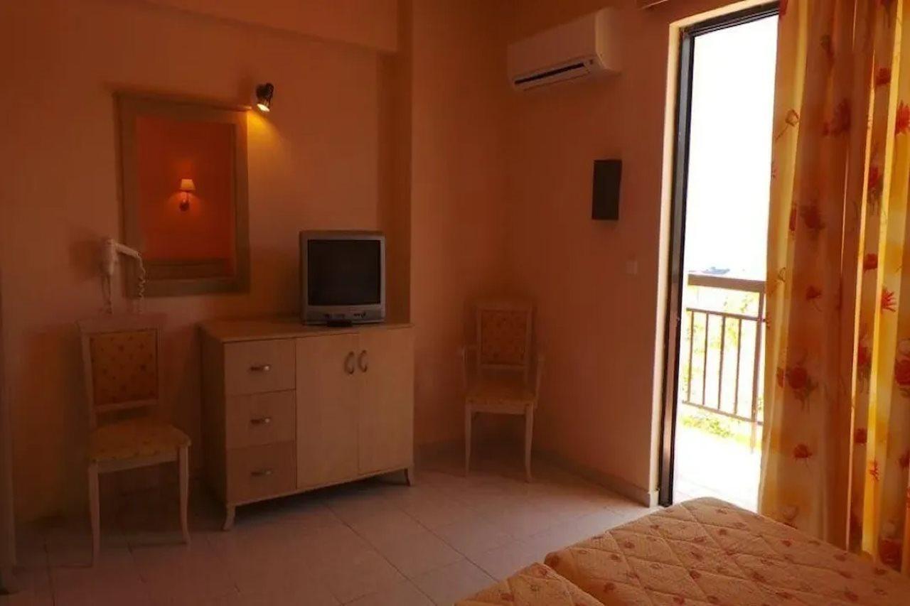 Seven Stars Hotel Karpathos Town  Exterior photo